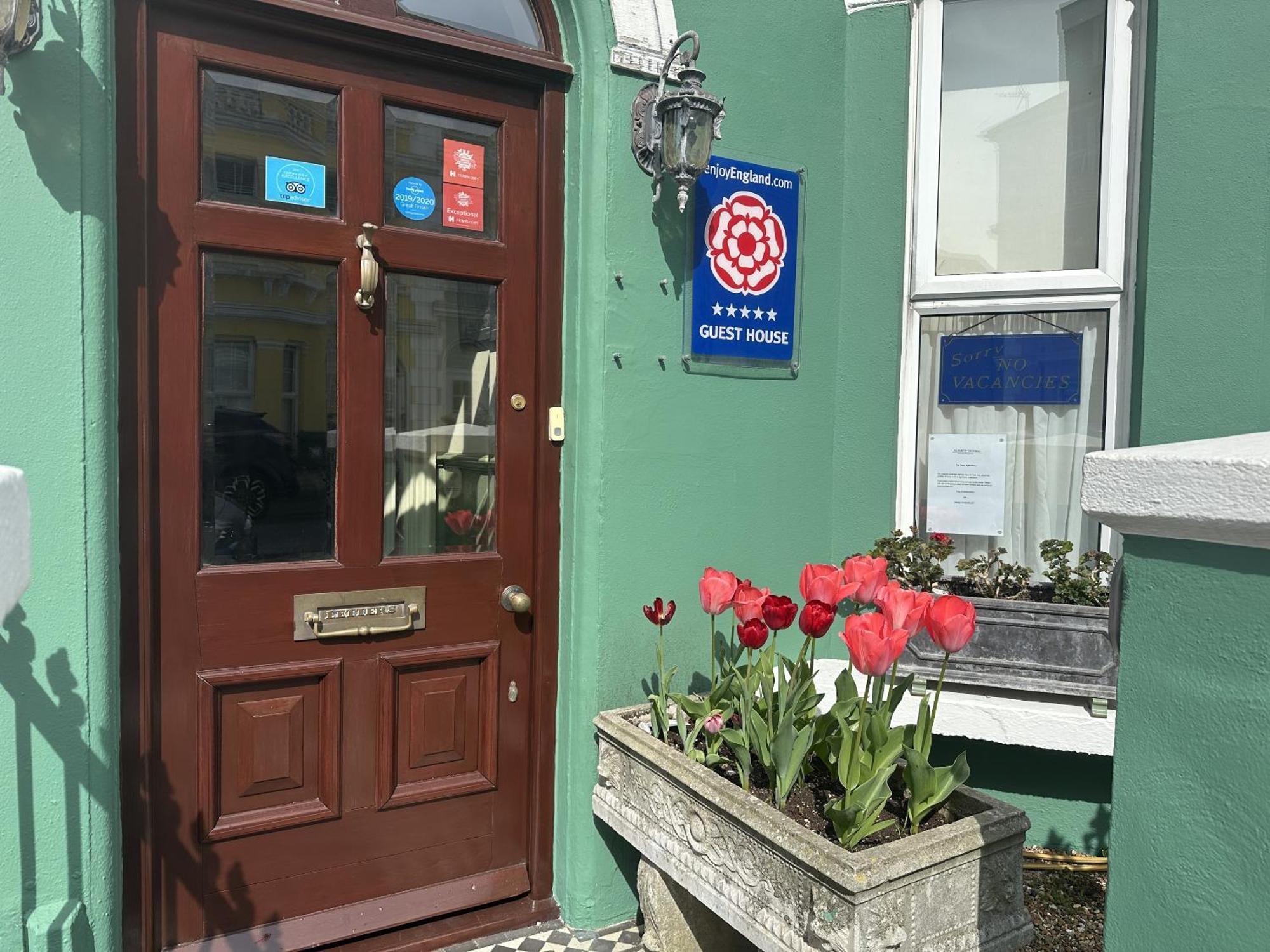 איסטבורן Albert & Victoria Guest House מראה חיצוני תמונה