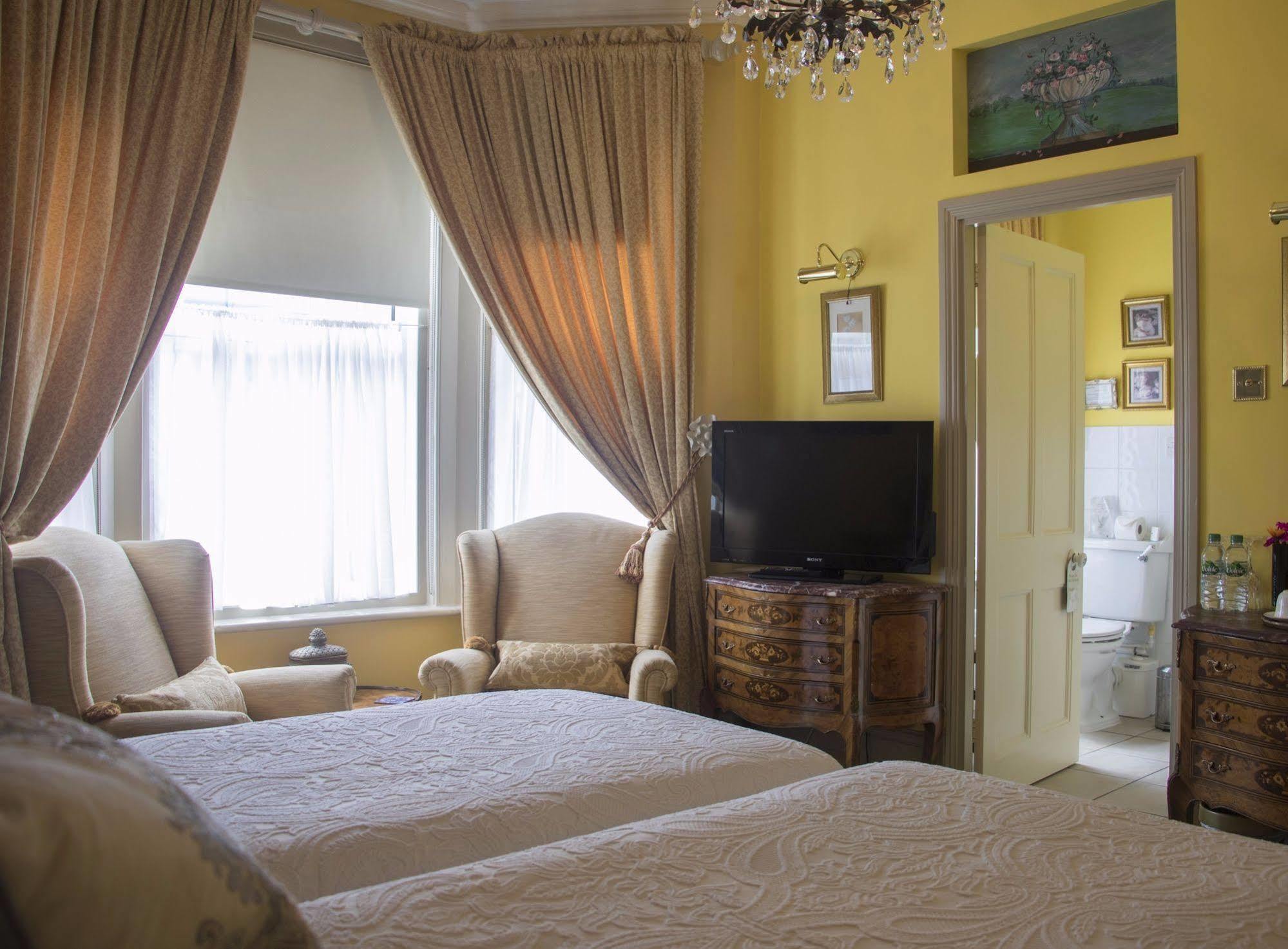 איסטבורן Albert & Victoria Guest House מראה חיצוני תמונה